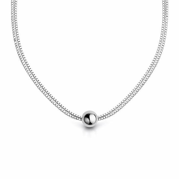 Silverhalsband till dam med dubbla kedjor som går genom en silverkula.