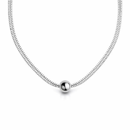 Silverhalsband till dam med dubbla kedjor som går genom en silverkula.