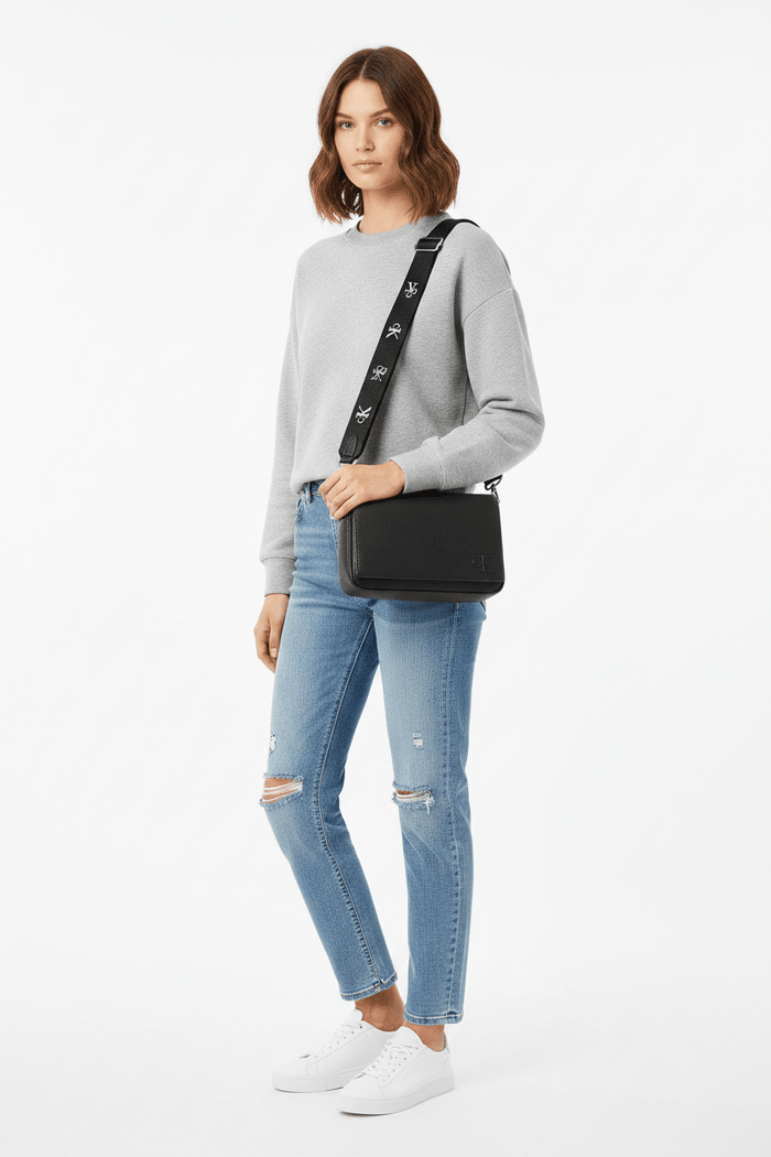 Calvin Klein Women's Ultralight crossbody CB82 - Runner