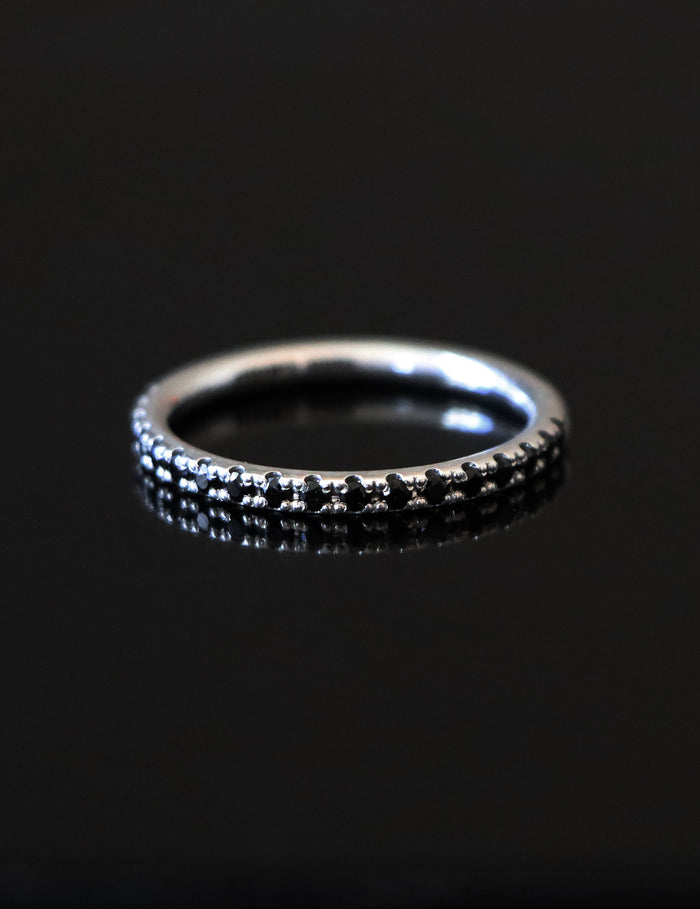 svart diamantring i silver
