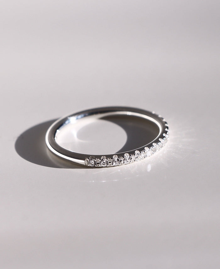 Diamantring, halvallians.