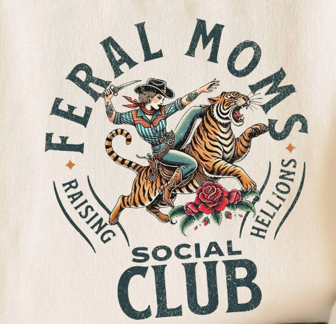 Funny Mom Life - Feral Moms Social Club T-shirt