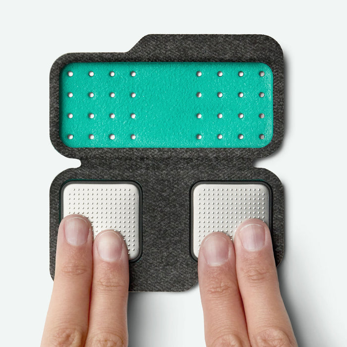 Carry Pod opened with Kardia Mobile and fingers on the electrodes