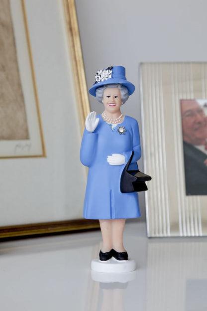 Kikkerland - Queen Elizabeth II Solar Energy Powered Waving Statue (Derby Edition)