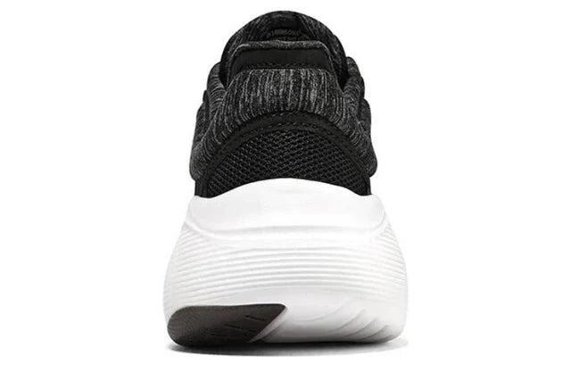 SKECHERS ARCH FIT INFINITY 149985 - BKW SKW160 - Runner
