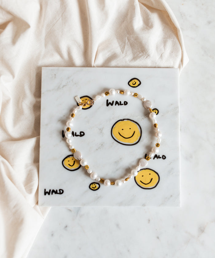 A jewelry piece by WALD Berlin featuring a Smilie Dude Marble Art pendant, proudly made in Germany.