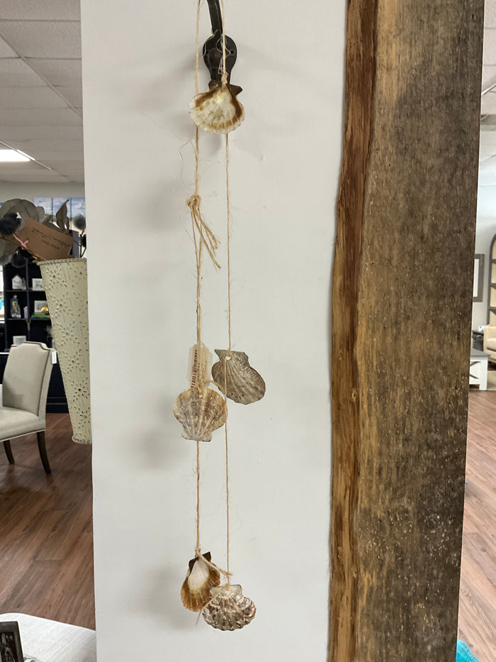 String of scalloped shells