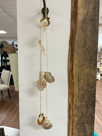 String of scalloped shells