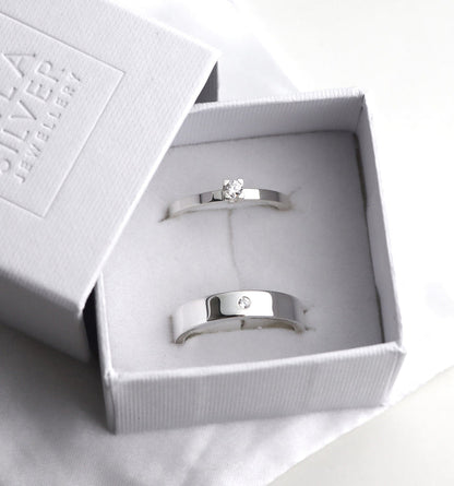 Vigsel / Förlovningsringar Par | Monet 0,10 ct + Plain diamantring